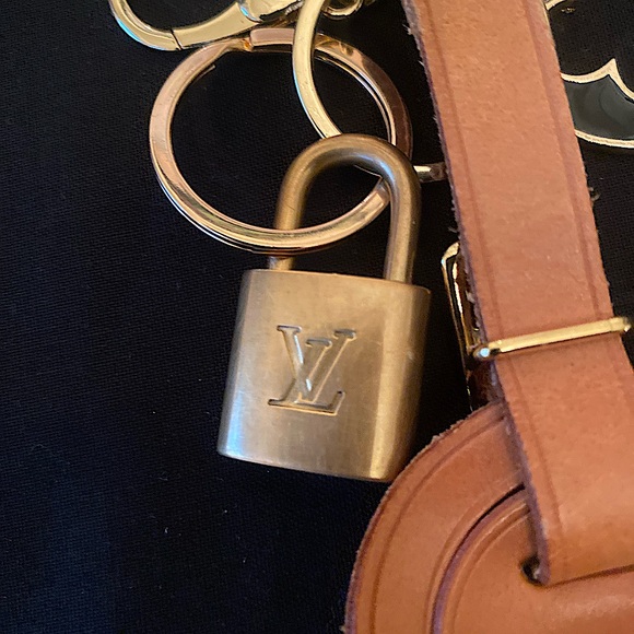 Louis Vuitton Luggage Tag and Lock (no key)-#19 - Picture 3 of 5